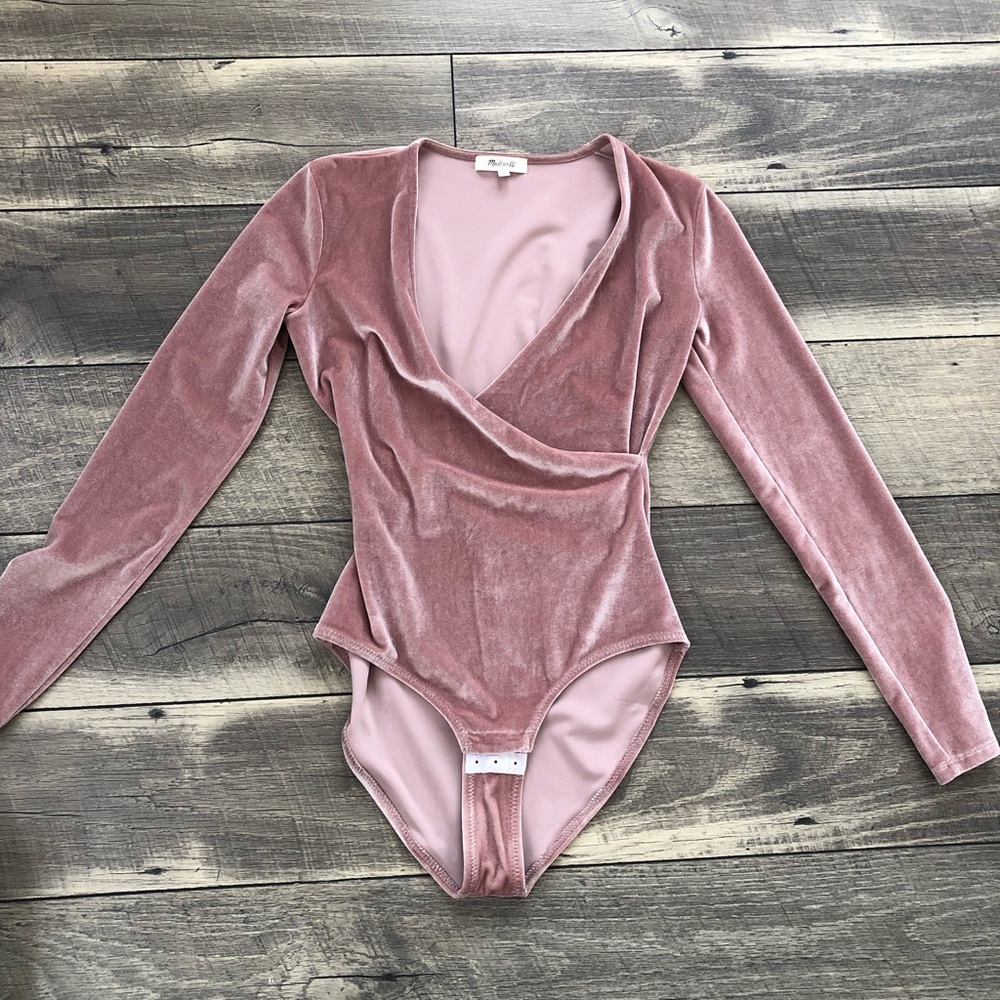 Madewell velvet bodysuit color blush size XS